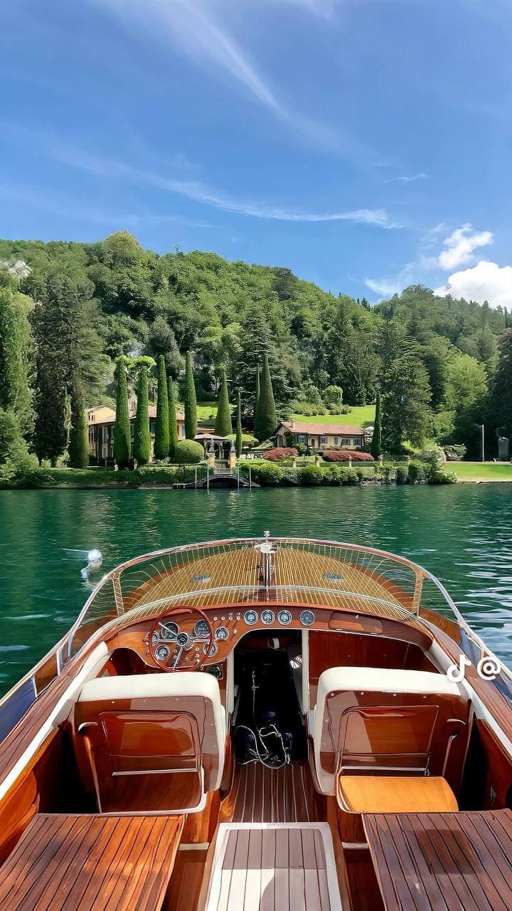 Lake Como Private Boat Tour from Milan with Bellagio & Lunch